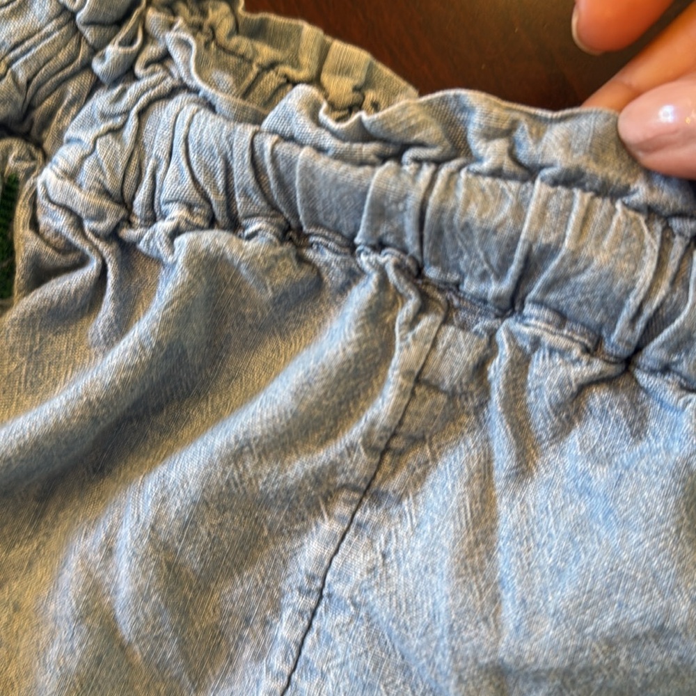 Bundle Of Girls Tees And Shorts: Brands Baby Gap, Tea And Primary sizes … - Picture 13 of 14